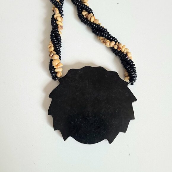 Vintage necklace with large lion head design. Retro jewelry 1970s-1980s. - Picture 4 of 6